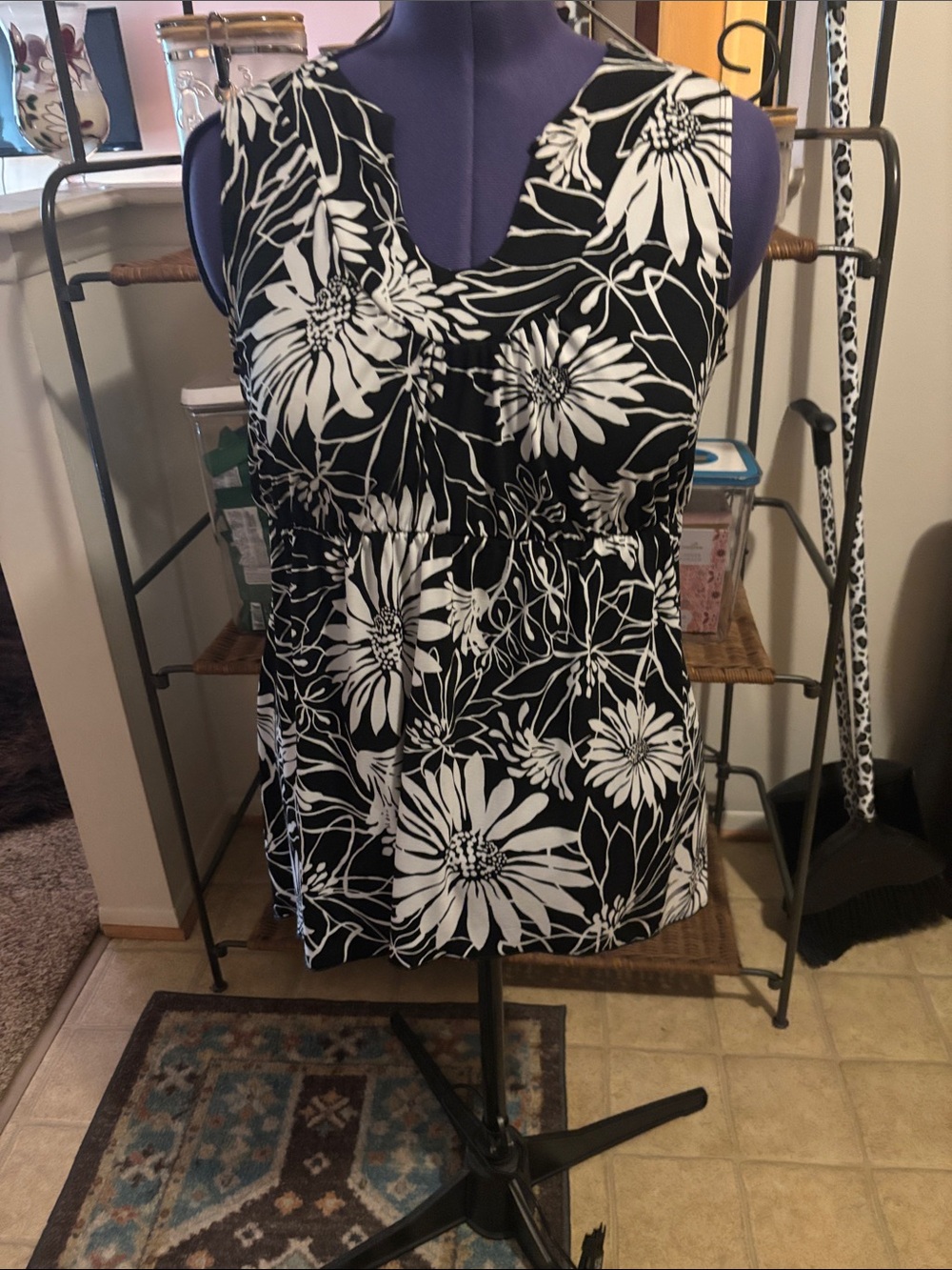 Women’s Black & White Floral Sleeveless Tank Top